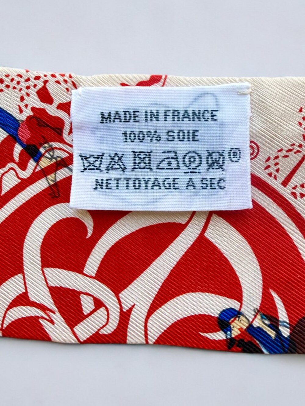 Hermes Red White Exlibris Parisienne Silk Twilly - Picture 7 of 7